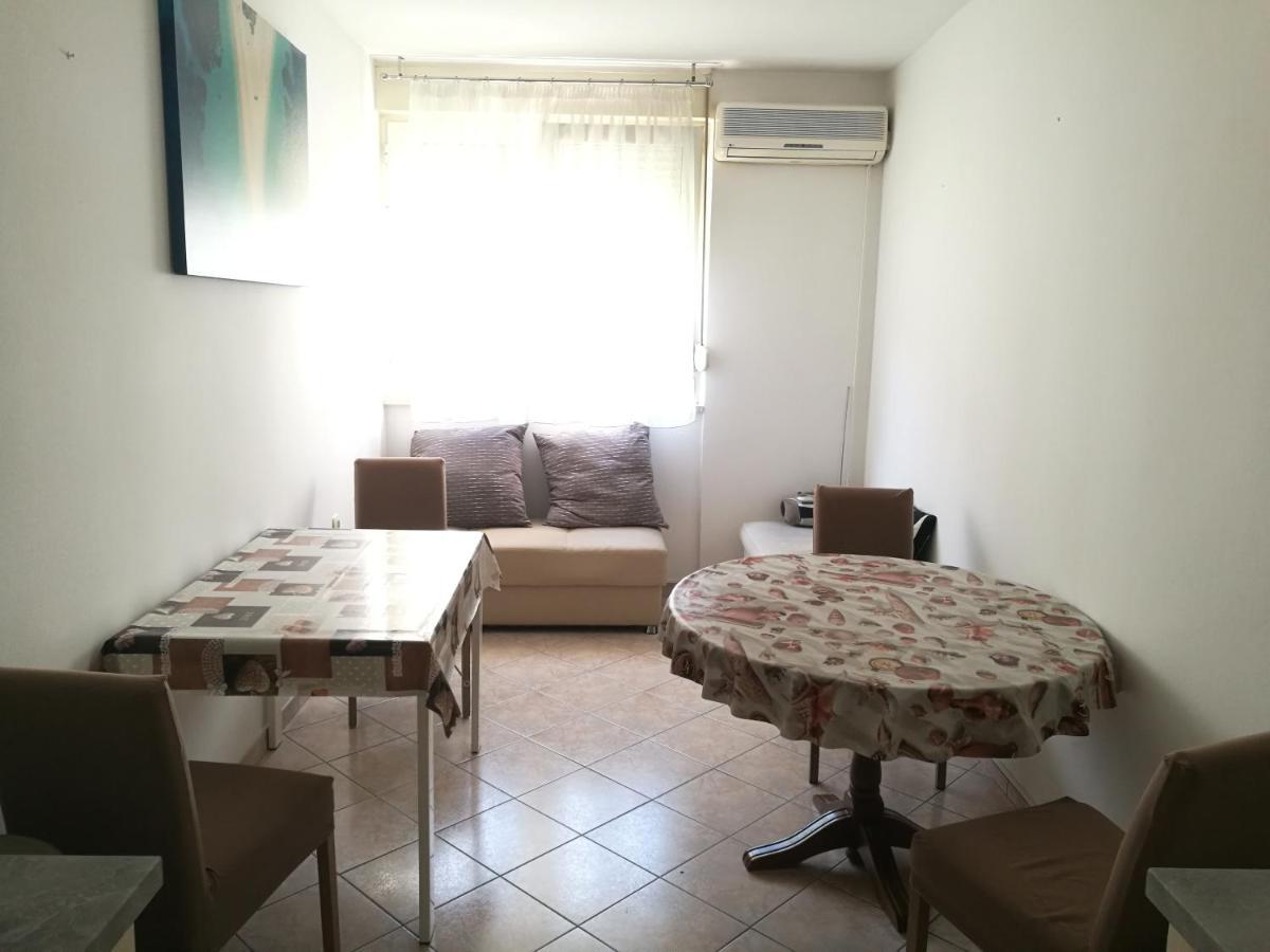 Pretty Big Double Bed Room With Balcony Split Exterior foto
